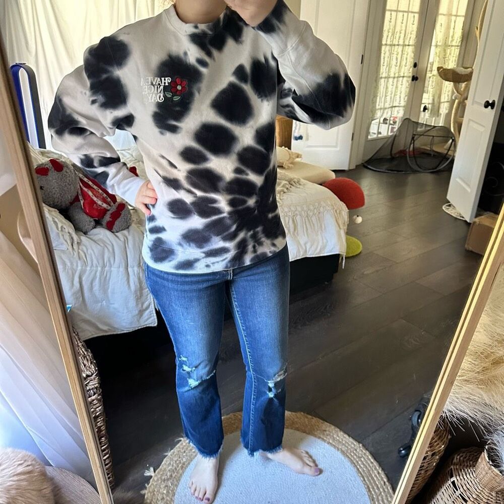 Have a Nice Day Nicekicks Women’s Small Limited edition tie dye sweatshirt